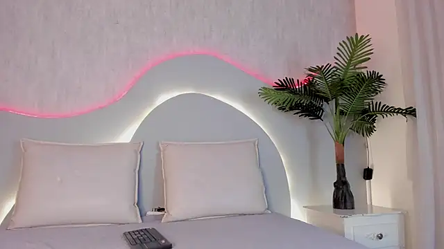 CannelaSmith live XXX chat