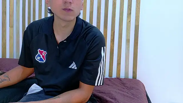 Esmeralda_and_Naim Live XXX Chat