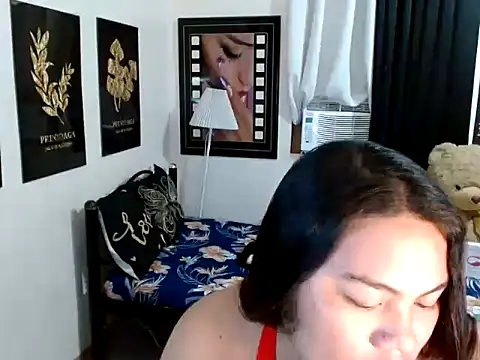 TSbrianaHugeCock – Kamerová šou