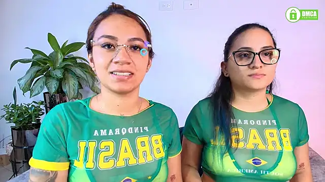 Jules_n_Gia Live XXX-chat