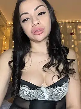 Chat +18 de Layana_Ro ao vivo