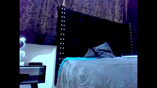 Chatroom XXX en direct de amareto_queen