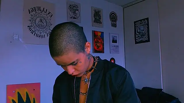 alex_one888 Adlı Modelin Canlı XXX Sohbeti