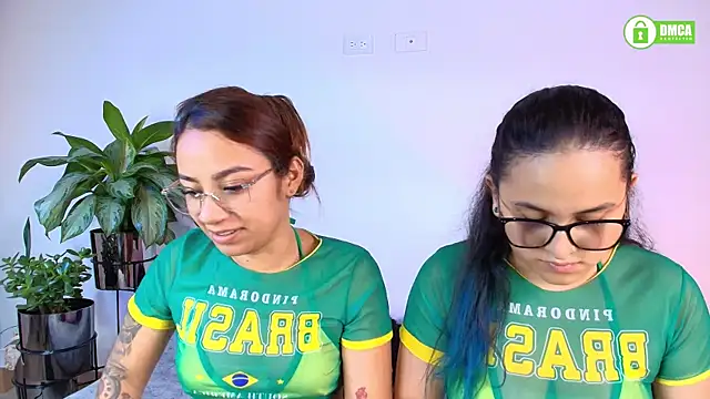 Show de Jules_n_Gia na webcam