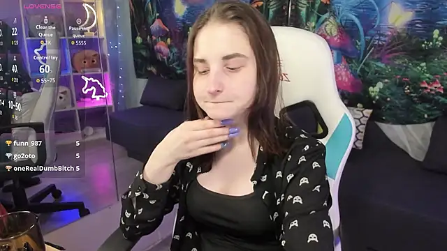 KiraDuvall élő XXX-chatje