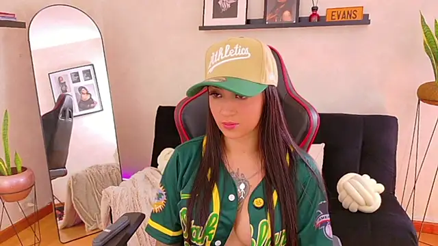 EmmyEvans1のライブXXXチャット