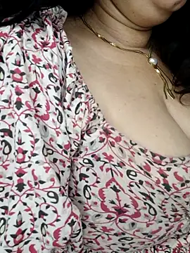 Show modela Aarna111 na web-kameri