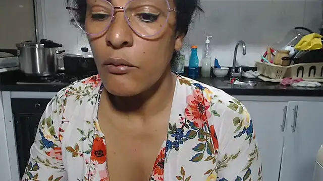 Chat +18 de kateleyagrey ao vivo