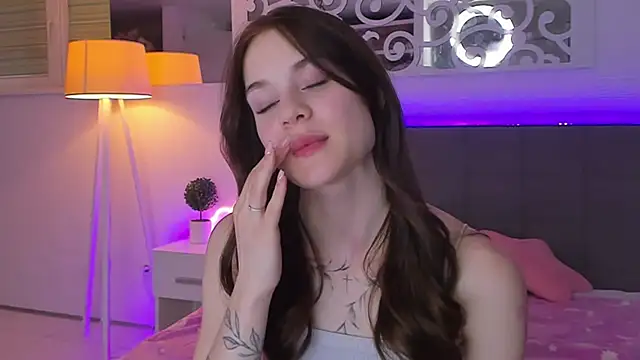 LuisaClover's Live XXX Chat