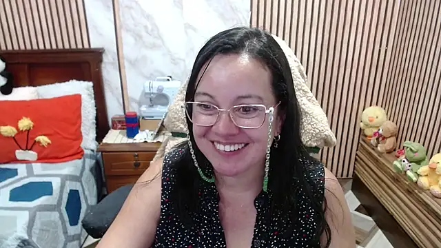 Sonialorens_: онлайн-секс-чат