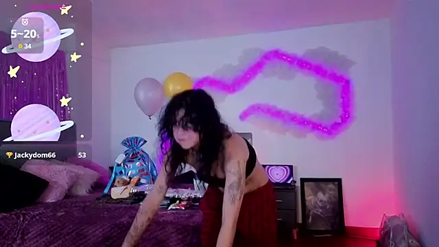 larah_uwu Live XXX Chat