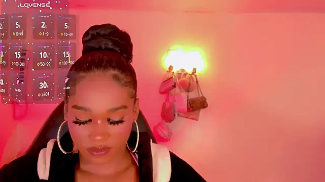 naomy__xx Show in webcam