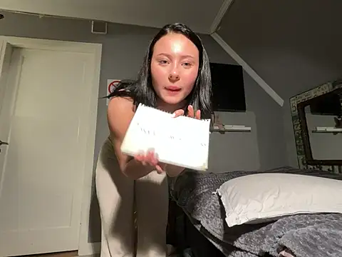 Swedishciara লাইভ XXX চ্যাট