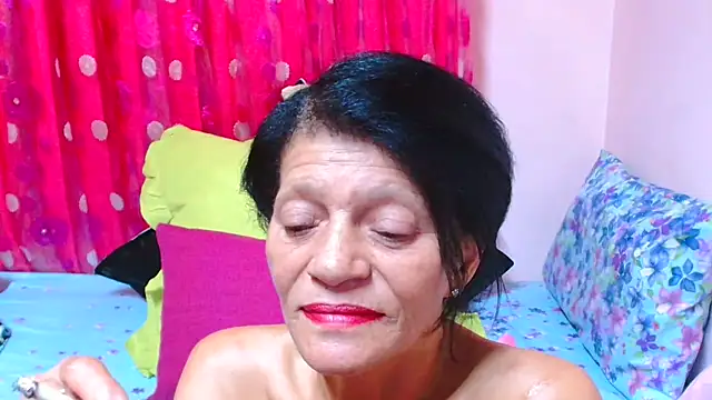 Онлайн чат XXX SLUTTYROXY