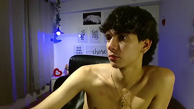 AmethystShadow17 Adlı Modelin Canlı XXX Sohbeti