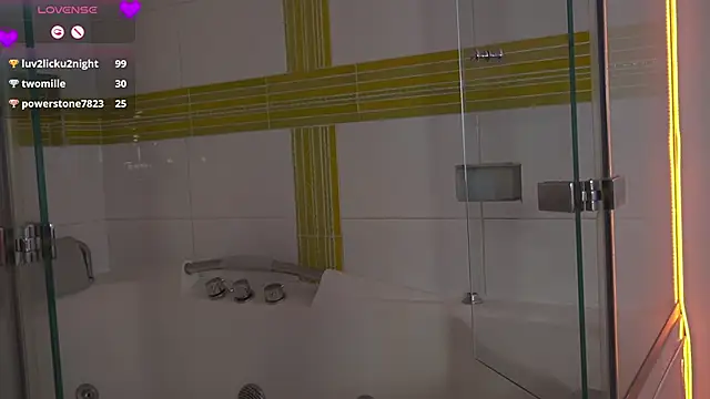 Petitte_Mussa élő XXX-chatje