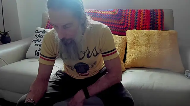 mindphu_k: διαδικτυακό σόου στην κάμερα