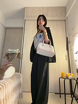 ZaraLuuv: απευθείας συνομιλία ΧΧΧ