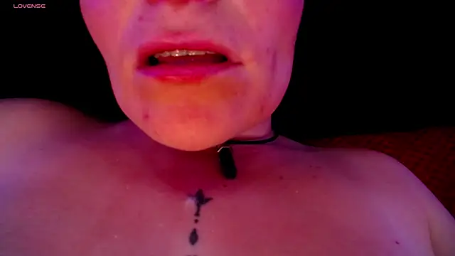 Chat +18 de alicia_moom ao vivo