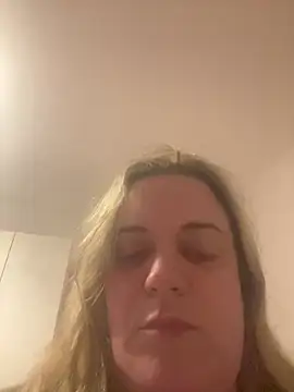 Piper_Milf_36: διαδικτυακό σόου στην κάμερα