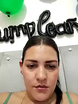 Mia_Hampton 即時 XXX 聊天