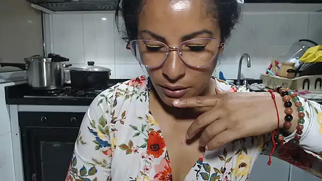 kateleyagrey Show in webcam