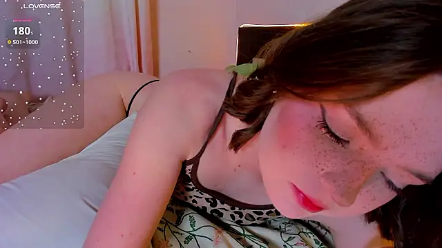 lexxxxxxi 在線直播表演