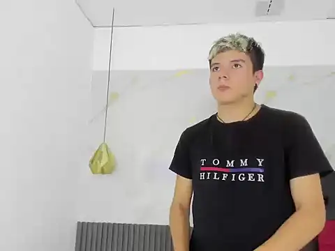 AndyFame1: διαδικτυακό σόου στην κάμερα