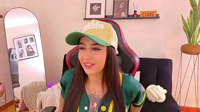 EmmyEvans1 Adlı Modelin Canlı XXX Sohbeti