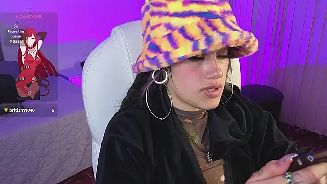 _sharlotte777 élő XXX-chatje