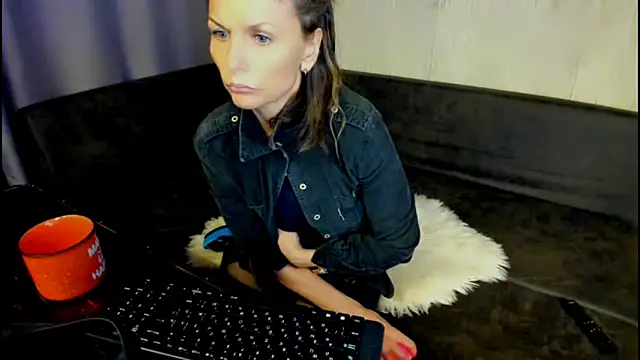 Elizabe_th – Naživo XXX chat