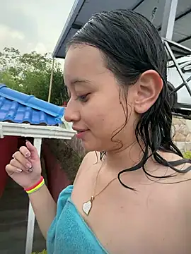 l0lita_emi Chat XXX live