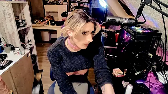 Manu3li Chat XXX live