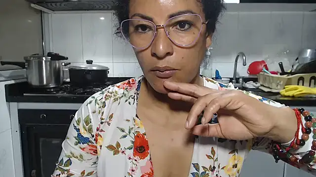 Chat +18 de kateleyagrey ao vivo