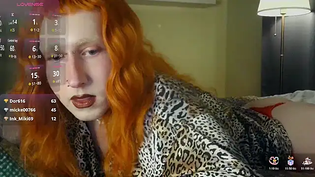 Show modela lia_grl na web-kameri