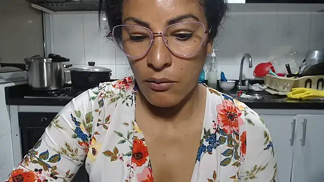 kateleyagrey Chat XXX in diretta