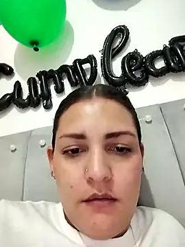 Mia_Hampton élő XXX-chatje