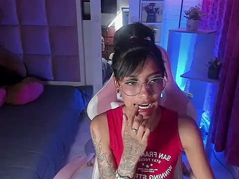 Chatroom XXX en direct de KarlaSlutSkinny__