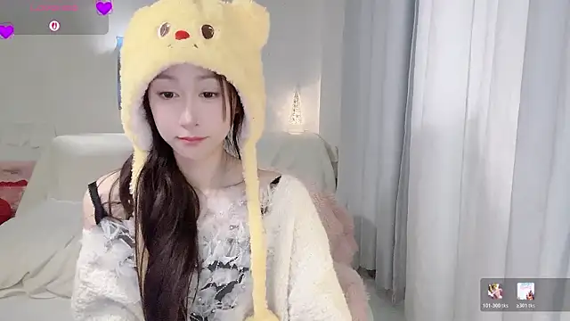 Fayebae_11 élő XXX-chatje