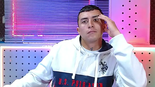 XXX chat uživo modela Godofcumxxx