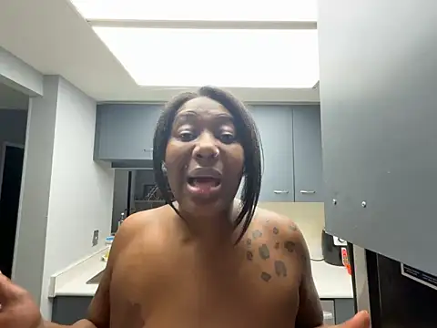 Cherishcherrysha: διαδικτυακό σόου στην κάμερα