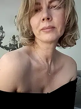 stellahere8 Adlı Modelin Canlı XXX Sohbeti