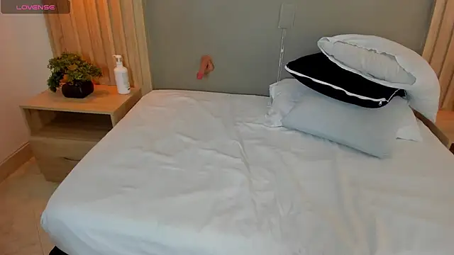 scarlett_rosse_x Adlı Modelin Canlı XXX Sohbeti