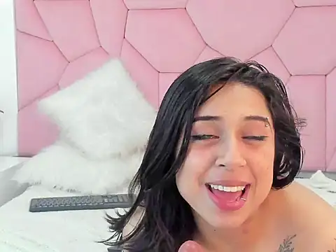 Chat +18 de MiahSantorini ao vivo