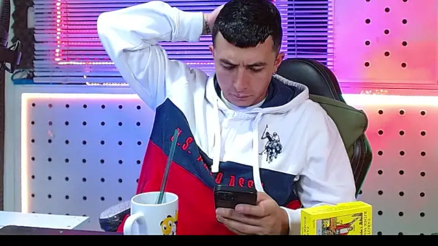 Godofcumxxx élő XXX-chatje