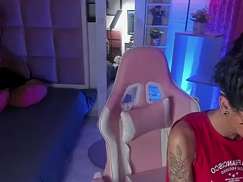 Chatroom XXX en direct de KarlaSlutSkinny__