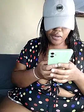 BigBootyBitch96 Adlı Modelin Canlı XXX Sohbeti