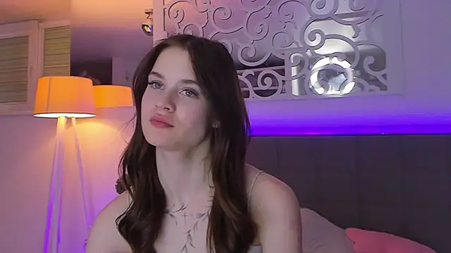 LuisaClover: онлайн-секс-чат