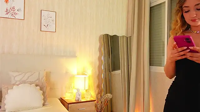 ZamphyraNightt: διαδικτυακό σόου στην κάμερα