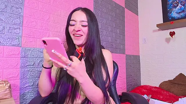 alanna_Love02 Adlı Modelin Canlı XXX Sohbeti